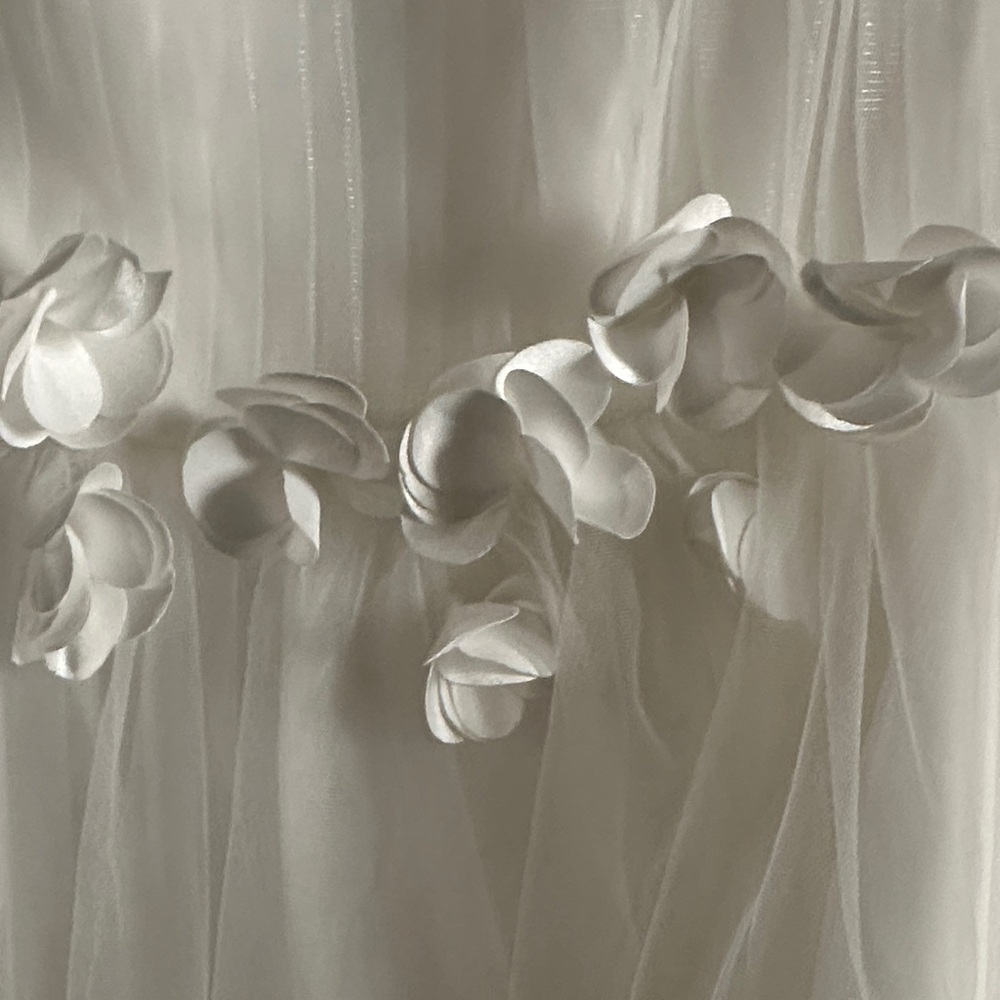 Elegant White Flower Girl or First Communion Dress - Picture 4 of 6